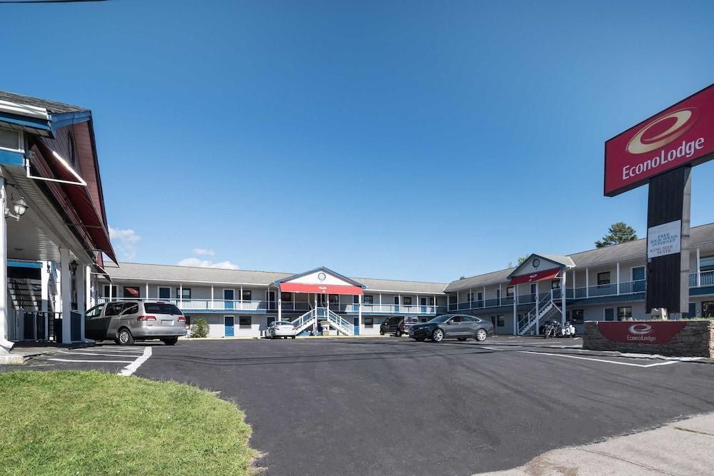 Econo Lodge Saint Albans Exterior photo