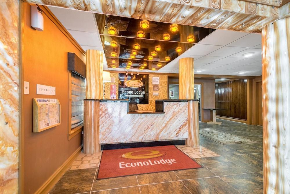 Econo Lodge Saint Albans Exterior photo