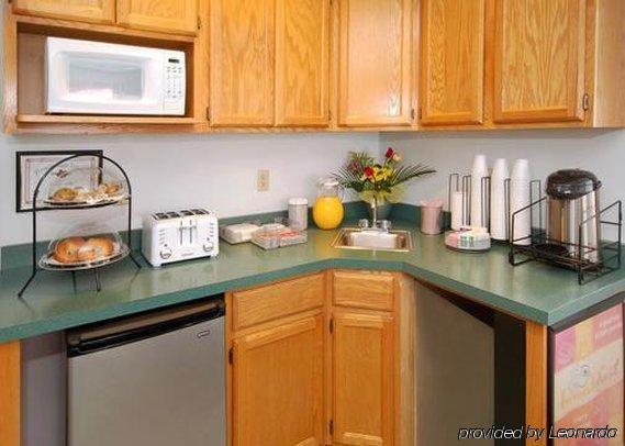Econo Lodge Saint Albans Restaurant photo
