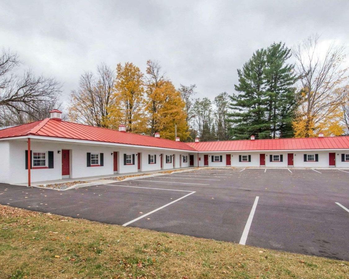 Econo Lodge Saint Albans Exterior photo